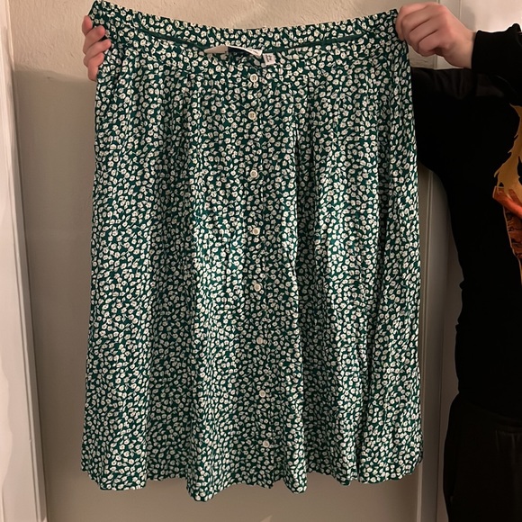 Stunning vintage green with white flowers two-piece set! - Picture 3 of 4